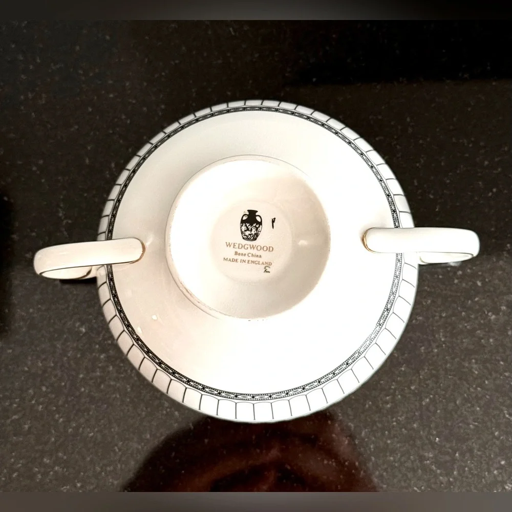 WEDGWOOD COLONNADE BLACK WITH REAL GOLD TRIM FOOTED SOUP BOWL - Picture 5 of 8